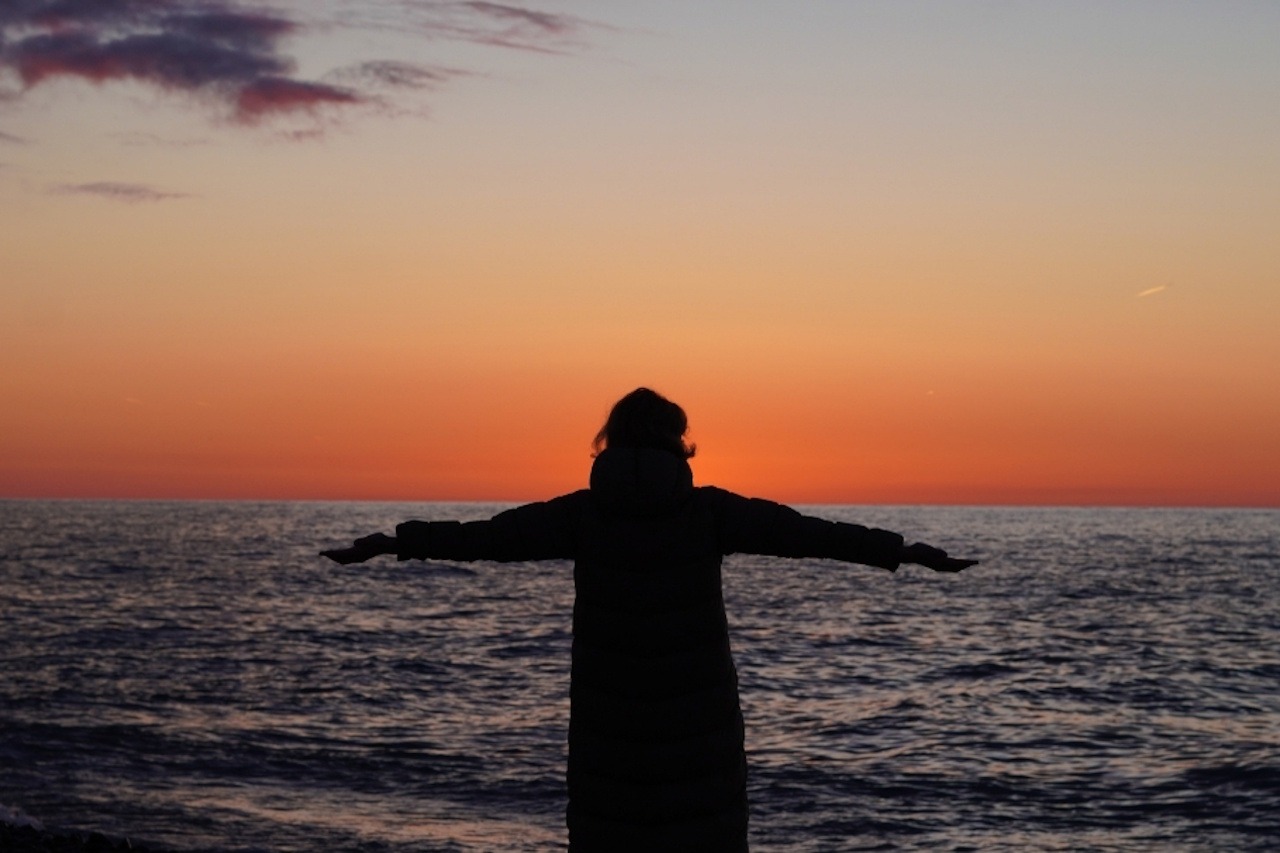 You are currently viewing Held Between Cross and Cosmos